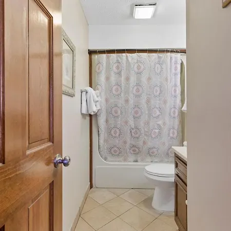 Spacious Modern Condo - 1St Floor - One Block To The Beach Myrtle Beach Exterior photo