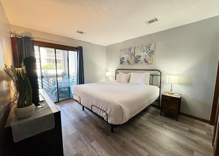 Spacious Modern Condo - 1St Floor - One Block To The Beach